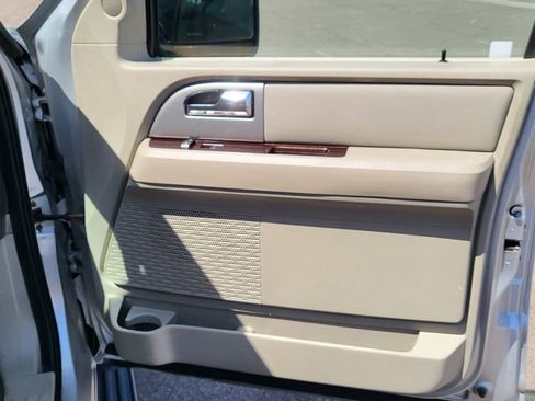 Used 2010 Ford Expedition Limited RWD image 18