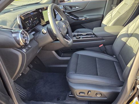 New 2026 Chevrolet Equinox LT w/ Convenience Package II FWD image 14