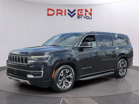 Used 2024 Jeep Wagoneer L Series III w/ Flexible Seating Group AWD/4WD image 1