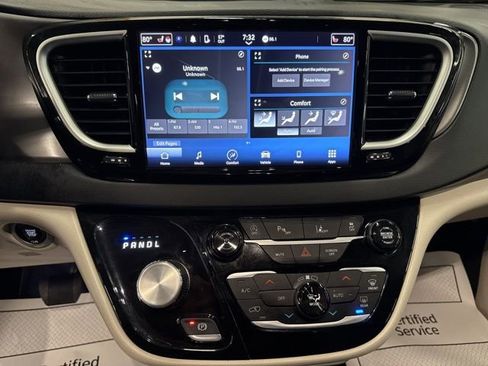 Used 2024 Chrysler Pacifica Touring-L FWD image 14