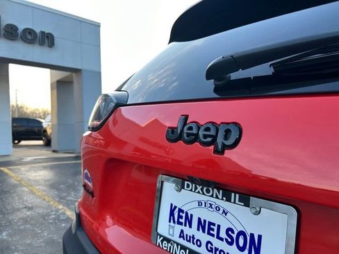 Used 2021 Jeep Cherokee Altitude image 12