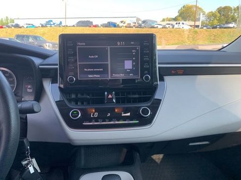 Used 2020 Toyota Corolla LE FWD image 30