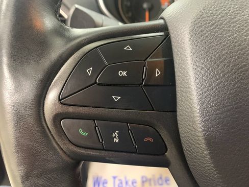 Used 2019 Jeep Cherokee Trailhawk w/ Cold Weather Group AWD/4WD image 13