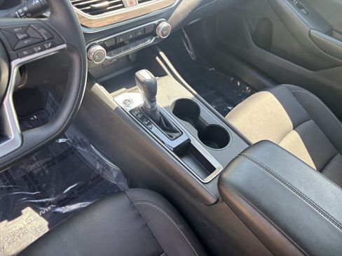 Used 2025 Nissan Altima 2.5 SV FWD image 42