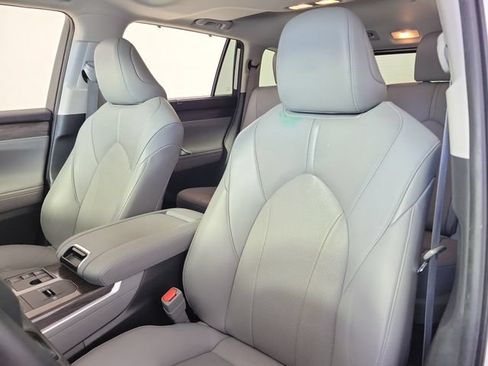 Used 2023 Toyota Highlander Limited FWD image 20