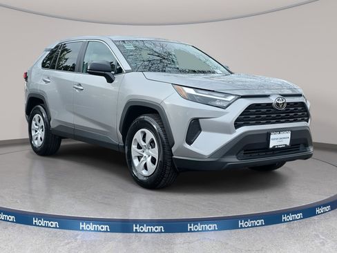 Used 2024 Toyota RAV4 LE image 9