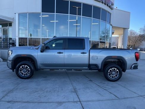 Used 2024 GMC Sierra 3500 Pro w/ Convenience Package image 4