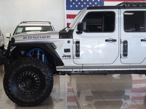 Used 2022 Jeep Gladiator Sport AWD/4WD image 23