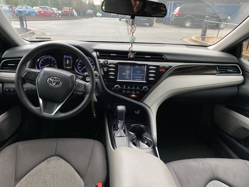 Used 2019 Toyota Camry LE image 18