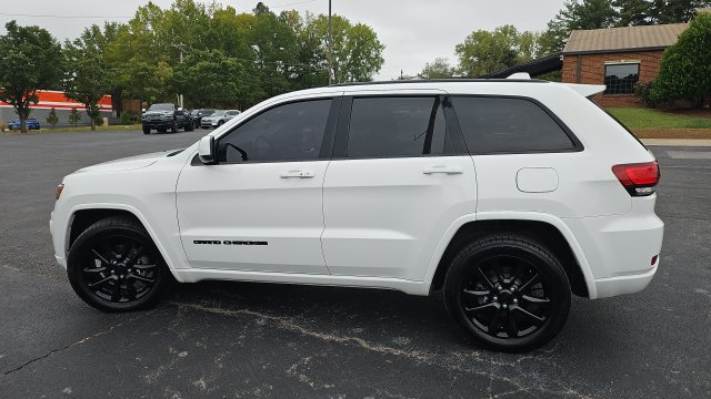 Used 2020 Jeep Grand Cherokee Laredo RWD image 18