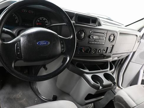 Used 2012 Ford E-150 and Econoline 150 w/ Premium Van Group image 4