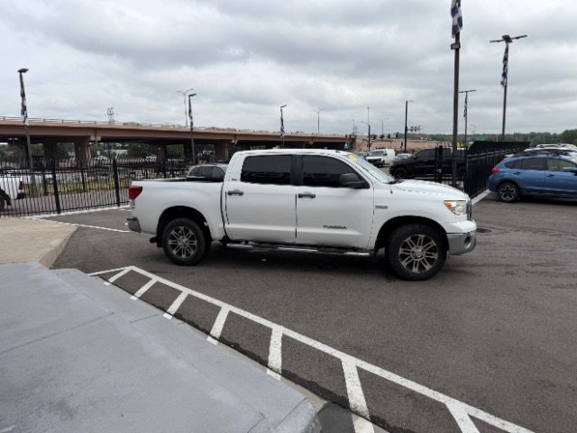 Used 2013 Toyota Tundra 4x4 CrewMax w/ SR5 Pkg image 16
