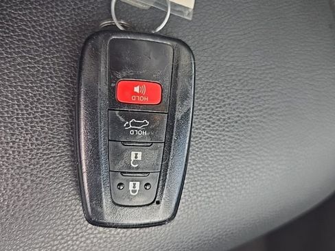 Used 2021 Toyota Highlander XLE AWD/4WD image 34