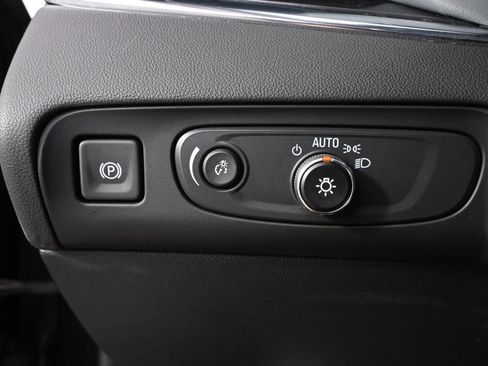 Used 2021 Buick Enclave Essence w/ Sound and Sites Package AWD/4WD image 24