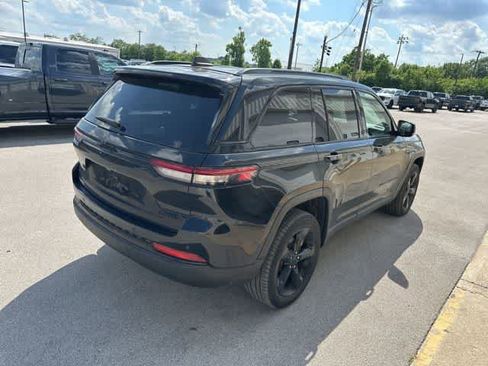 Used 2023 Jeep Grand Cherokee Limited w/ Black Appearance Package AWD/4WD image 20