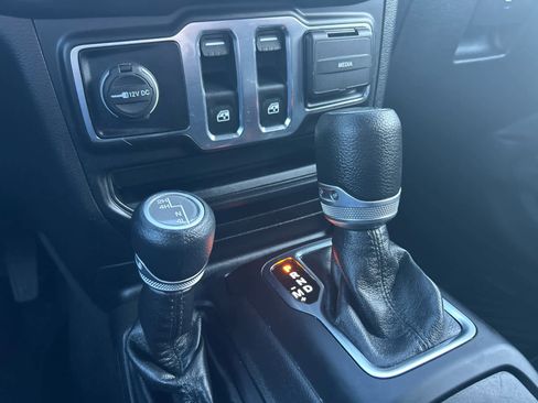 Used 2022 Jeep Wrangler Sport AWD/4WD image 33