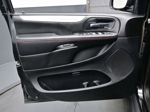 Used 2017 Dodge Grand Caravan GT FWD image 9