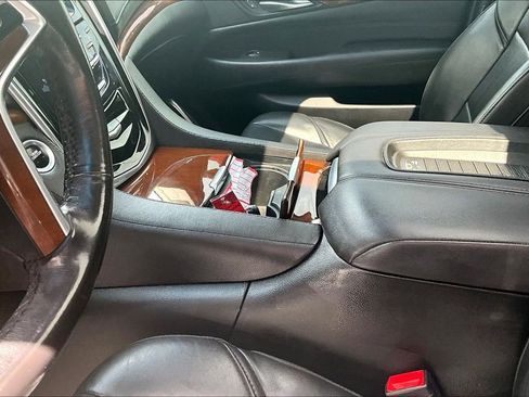 Used 2019 Cadillac Escalade Luxury AWD/4WD image 18