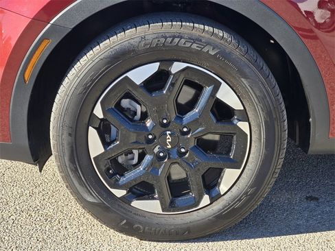 Certified 2025 Kia Sorento S image 10