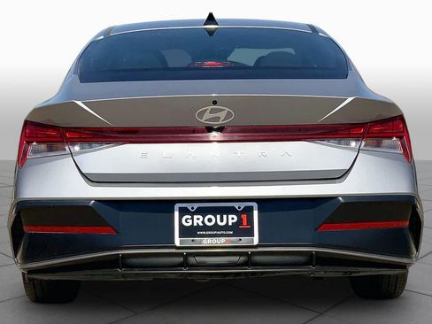 Used 2025 Hyundai Elantra SEL FWD image 5