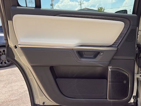 Used 2025 Rivian R1S Adventure AWD/4WD image 17
