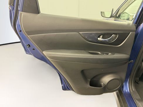 Used 2017 Nissan Rogue S AWD/4WD image 26