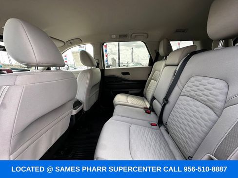 Used 2024 Nissan Pathfinder SV FWD image 18