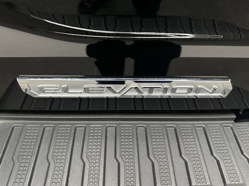 Used 2025 GMC Sierra 1500 Elevation image 14