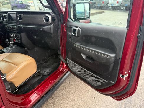 Used 2021 Jeep Wrangler Unlimited Rubicon AWD/4WD image 13
