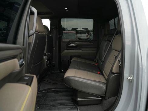 Used 2024 Chevrolet Silverado 2500 ZR2 w/ Technology Package image 27