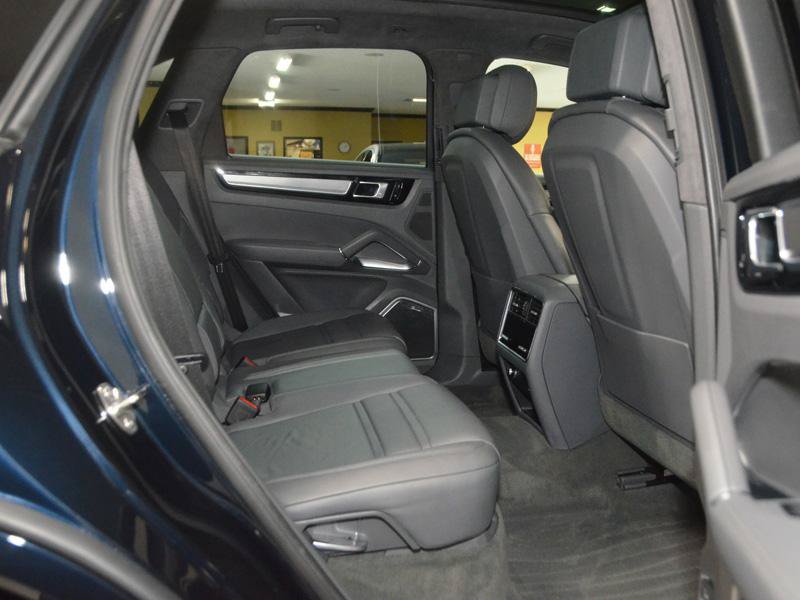 Used 2019 Porsche Cayenne Turbo AWD/4WD image 28