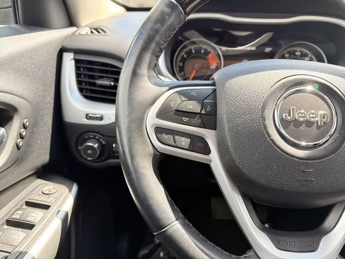 Used 2017 Jeep Cherokee Overland w/ Technology Group image 29