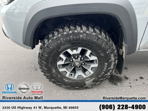 Used 2021 Toyota Tacoma TRD Off-Road AWD/4WD image 11
