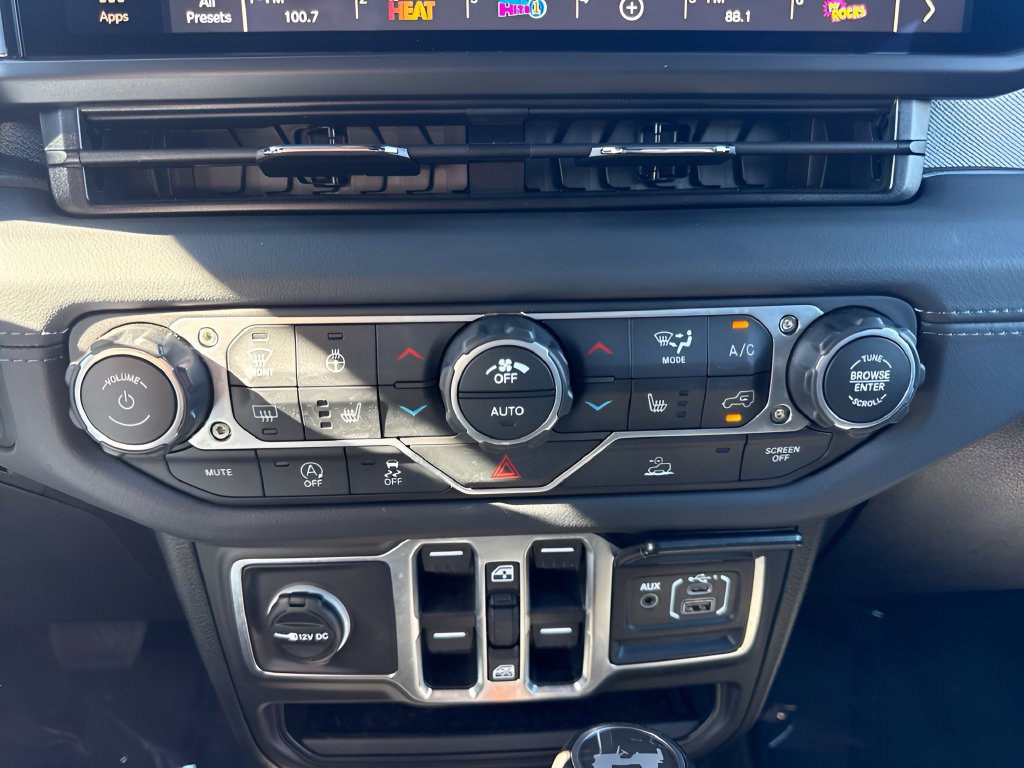 Used 2026 Jeep Wrangler Unlimited Sahara AWD/4WD image 18