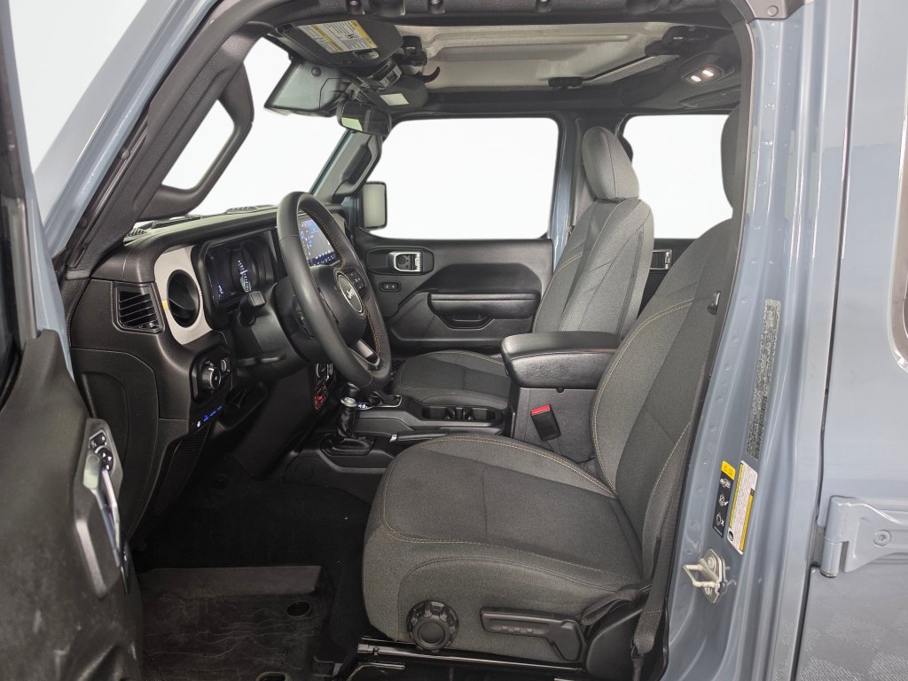 Used 2024 Jeep Wrangler Unlimited AWD/4WD image 28