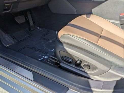 Used 2025 Lexus ES 350 w/ Premium Package image 16