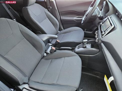 New 2025 Nissan Kicks Play S image 11