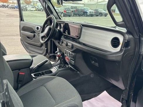 Used 2024 Jeep Wrangler Willys image 15