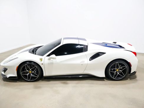 Used 2020 Ferrari 488 Pista Spider RWD image 18