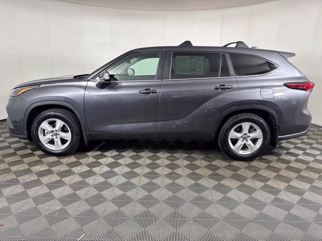 Used 2023 Toyota Highlander LE AWD/4WD image 7