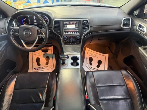 Used 2015 Jeep Grand Cherokee Overland w/ Advanced Technology Group AWD/4WD image 17