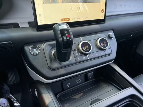 Used 2023 Land Rover Defender 130 First Edition image 31