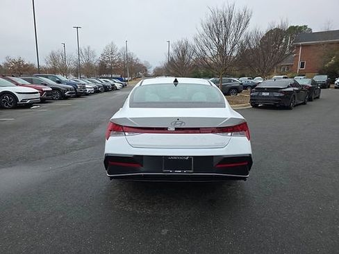 New 2026 Hyundai Elantra Limited image 17