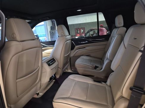 Used 2023 Cadillac Escalade Premium Luxury AWD/4WD image 6