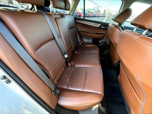 Used 2017 Subaru Outback 3.6R Touring w/ Popular Package #5A image 19