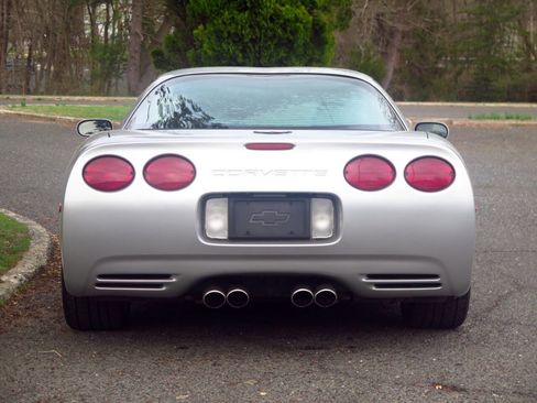 Used 1999 Chevrolet Corvette Coupe w/ Performance Handling Pkg image 4