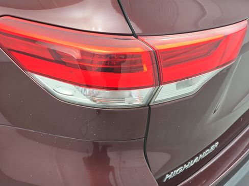 Used 2019 Toyota Highlander XLE FWD image 36