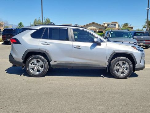 Used 2025 Toyota RAV4 XLE AWD/4WD image 35