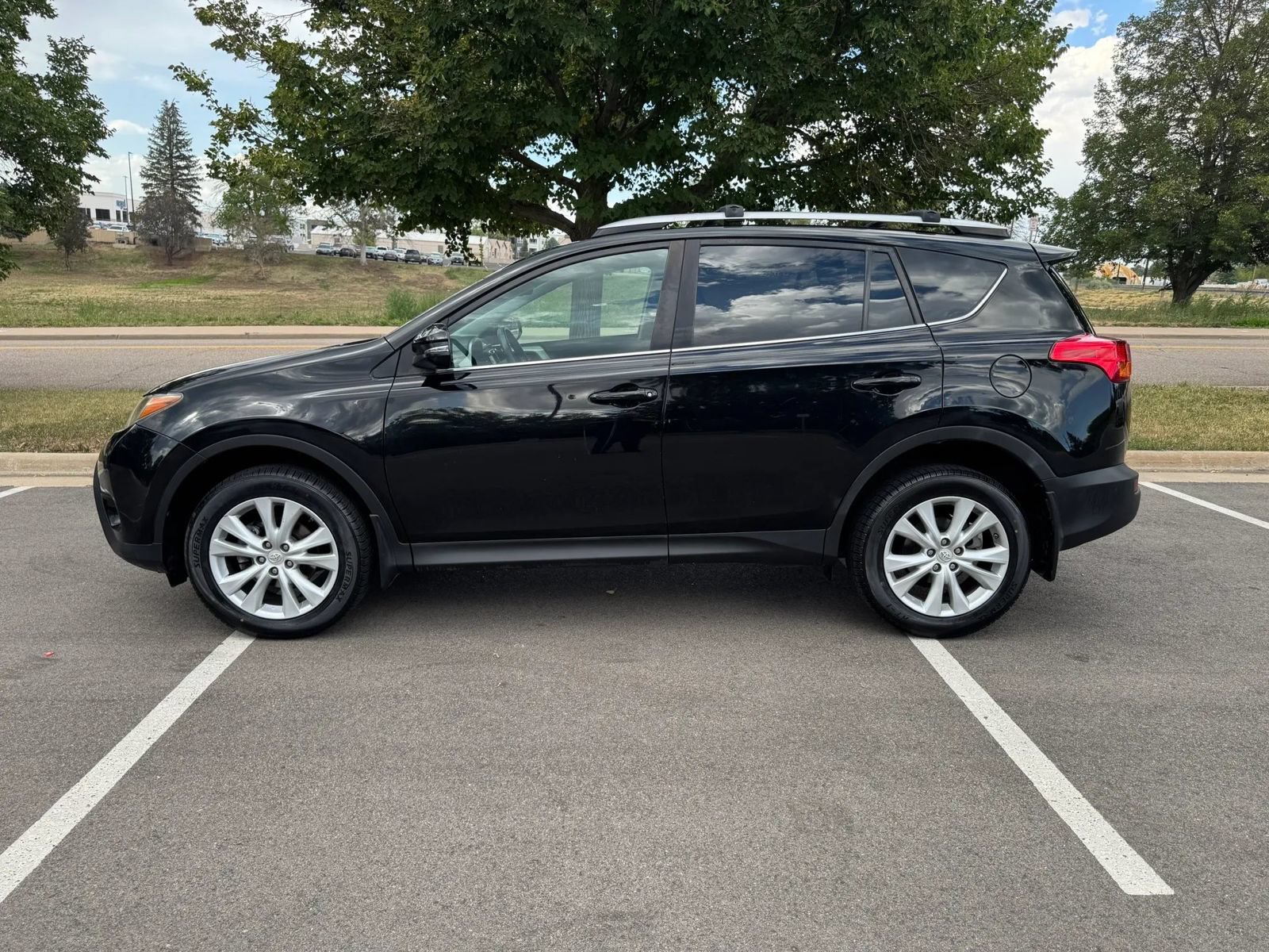 Used 2015 Toyota RAV4 Limited AWD/4WD image 2