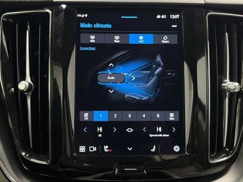 Used 2025 Volvo XC60 B5 Core w/ Protection Package Premier image 18